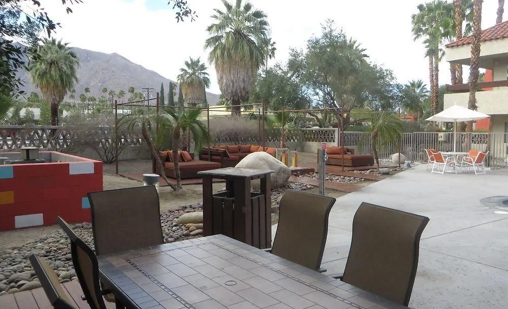 The Infusion Beach Club Palm Springs 2*,